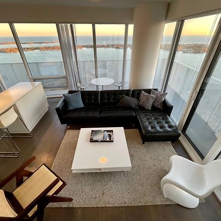 Presidential Suite Heart Of Downtown With Stunning View Toronto Bagian luar foto