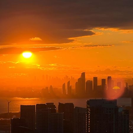 Presidential Suite Heart Of Downtown With Stunning View Toronto Bagian luar foto