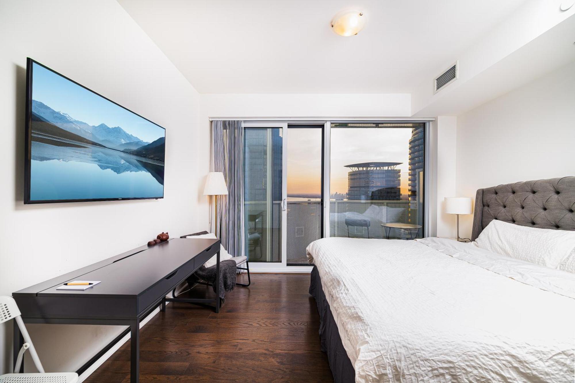 Presidential Suite Heart Of Downtown With Stunning View Toronto Bagian luar foto