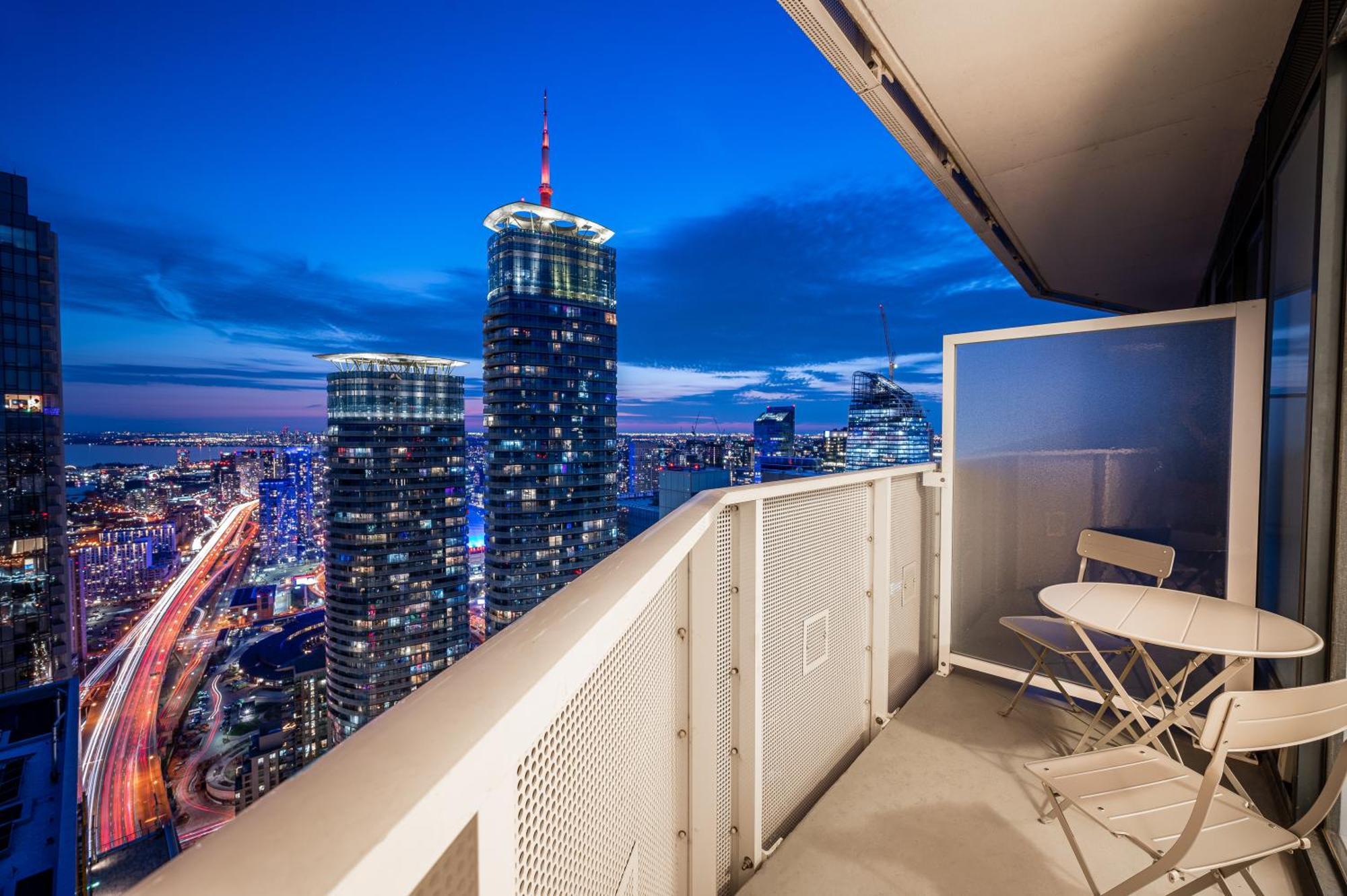 Presidential Suite Heart Of Downtown With Stunning View Toronto Bagian luar foto