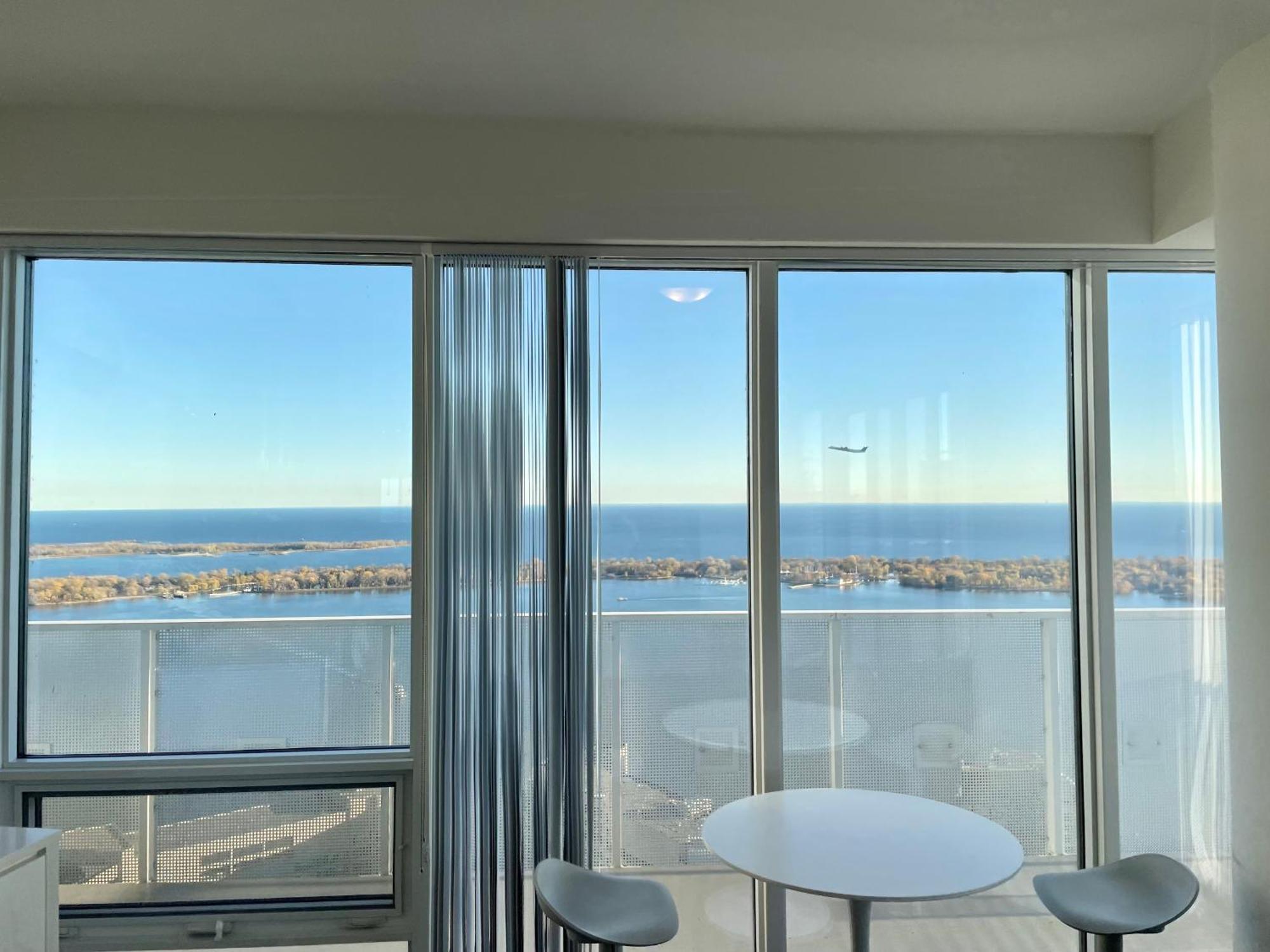 Presidential Suite Heart Of Downtown With Stunning View Toronto Bagian luar foto
