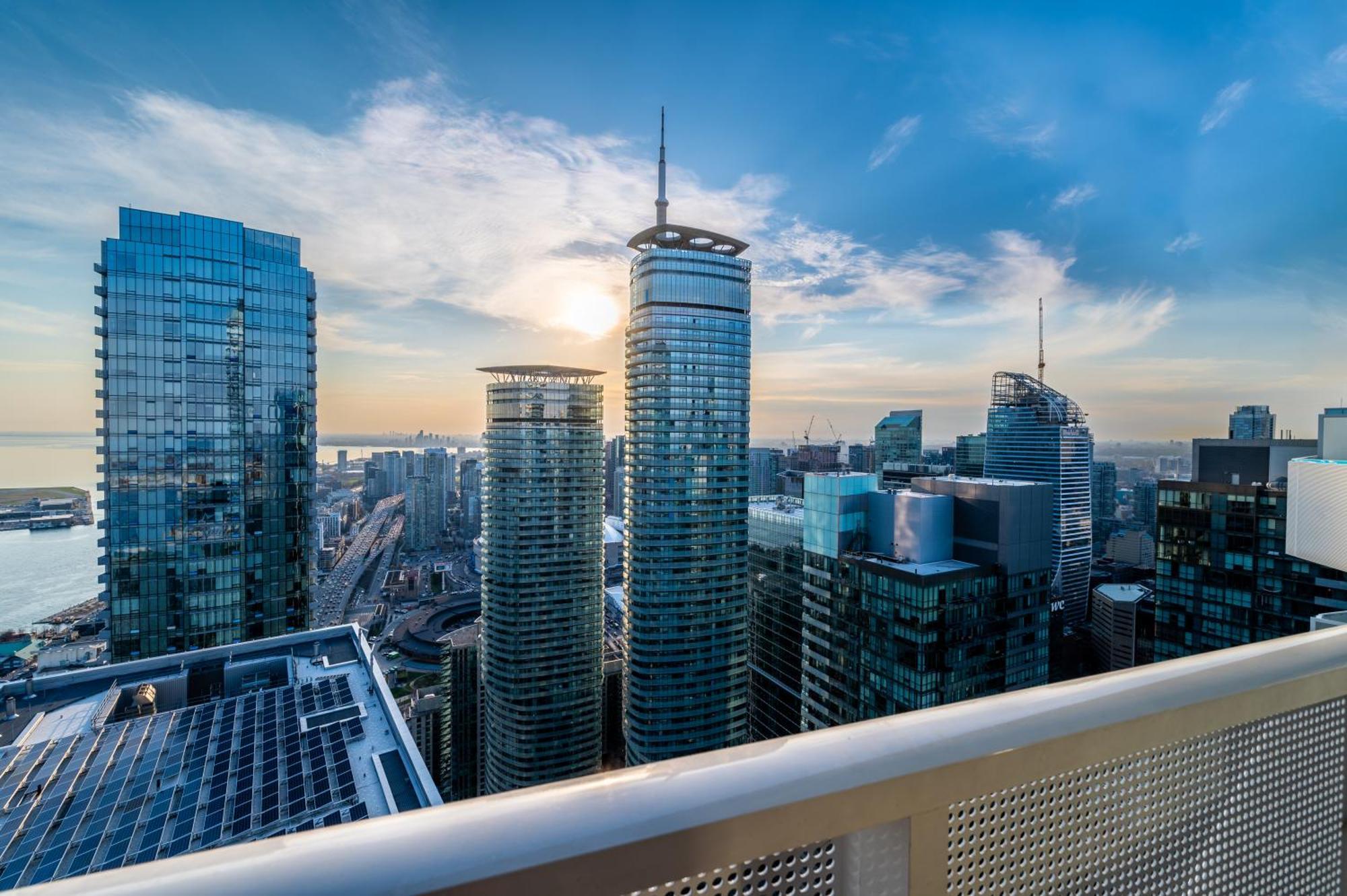 Presidential Suite Heart Of Downtown With Stunning View Toronto Bagian luar foto