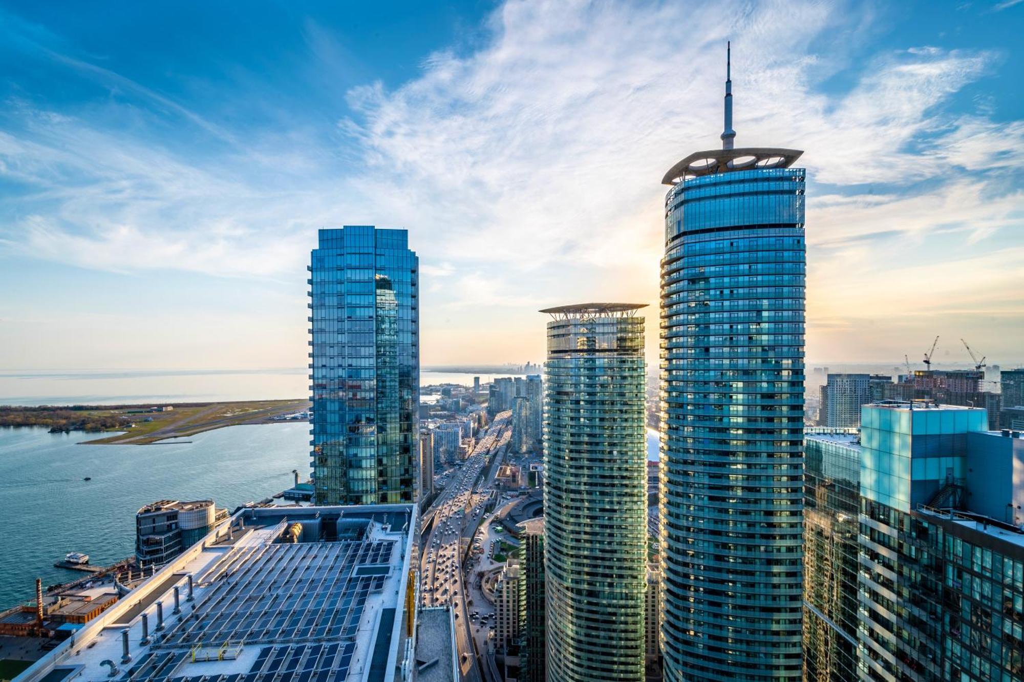 Presidential Suite Heart Of Downtown With Stunning View Toronto Bagian luar foto
